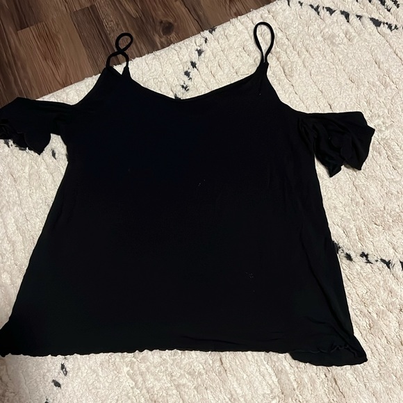 Tops - Black cold shoulder American Eagle top